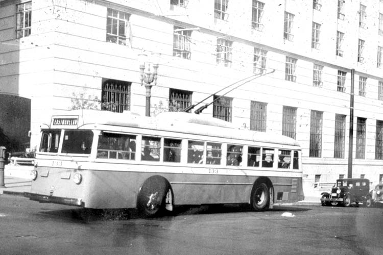 1930s transit bus